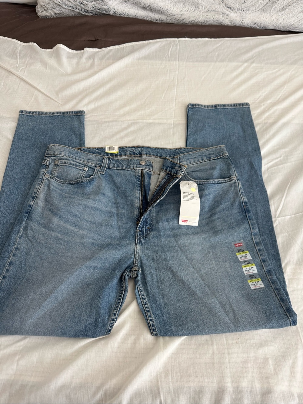 Levi's Men's Washed Blue Relaxed Fit Jeans
